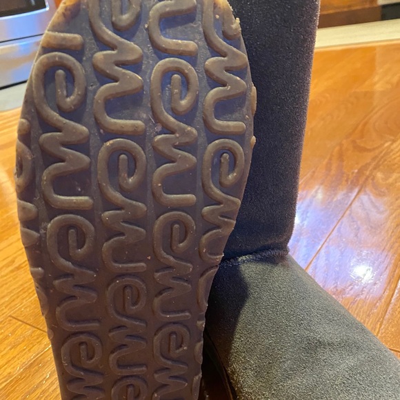 Size 7 EMU Sheepskin boots - Picture 3 of 4